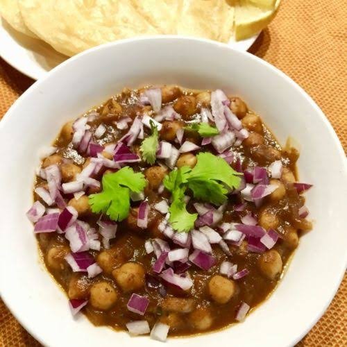 Chole Bhature: Kari Kacang Arab dengan Roti Goreng