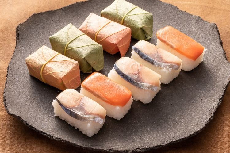 Kakinohazushi: Sushi Berbalut Daun Kesemek Khas Nara