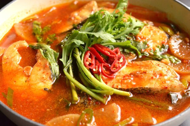 Maeuntang: Sup Ikan Pedas dengan Sayuran dari Korea