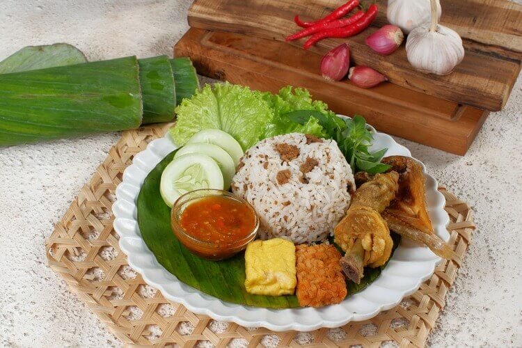 Gurih Pedas Nasi Tutug Oncom Khas Sunda yang Unik