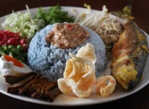 Kelezatan Nasi Kerabu Biru Khas Negeri Kelantan